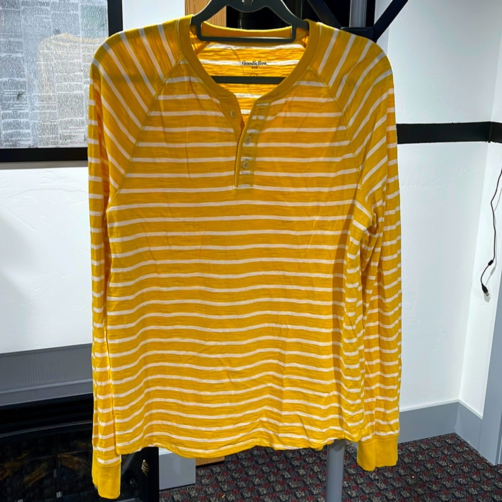 Goodfellow Co long sleeve t-shirt. Medium.